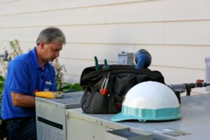 HVAC-technician-performing-air-conditioning-maintenance